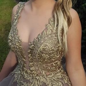 Camille La vie Prom dress  size xs(mauve and gold color)